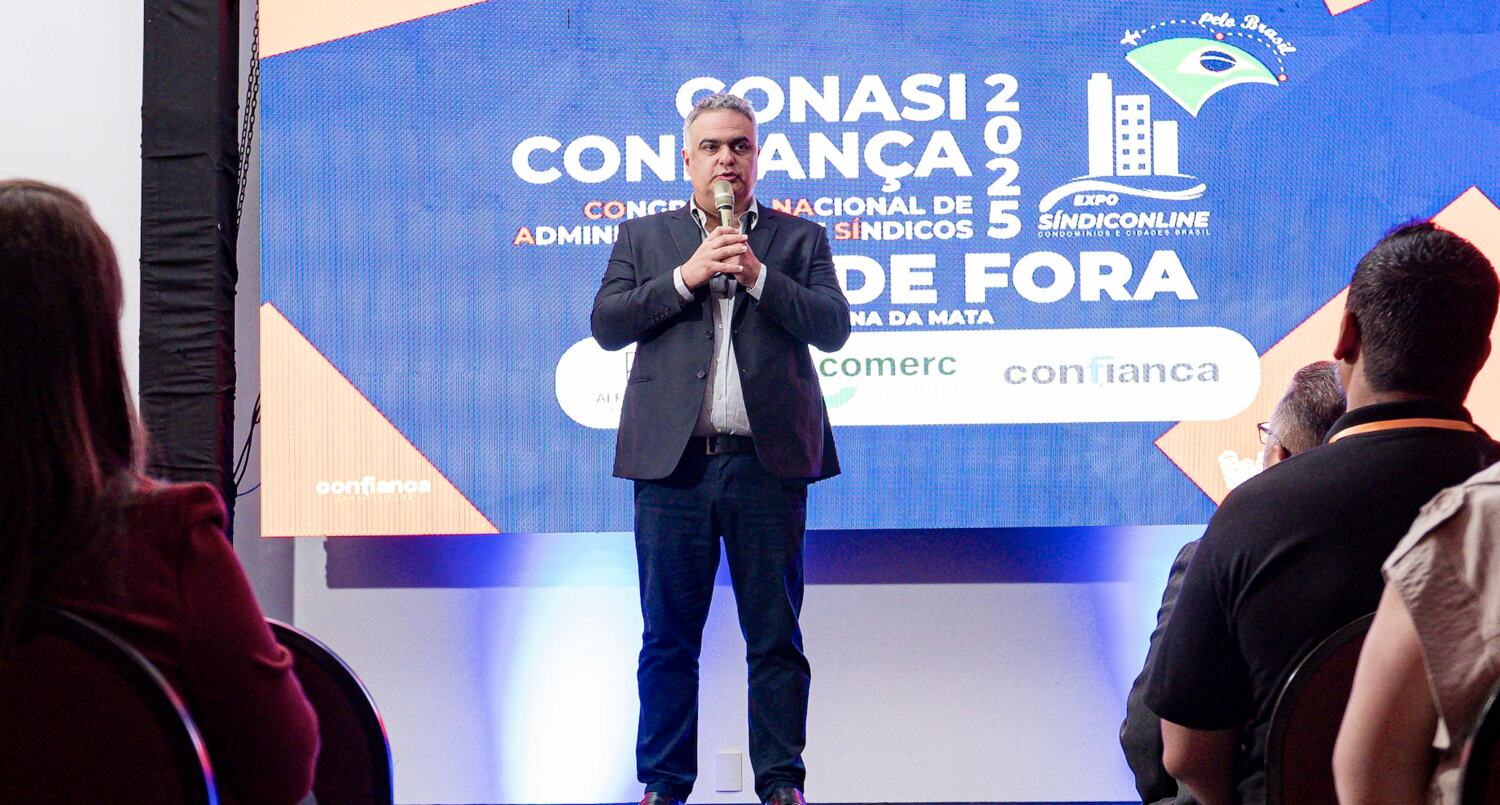 Sérgio Craveiro no palco do Congresso CONASI Confiança 2025