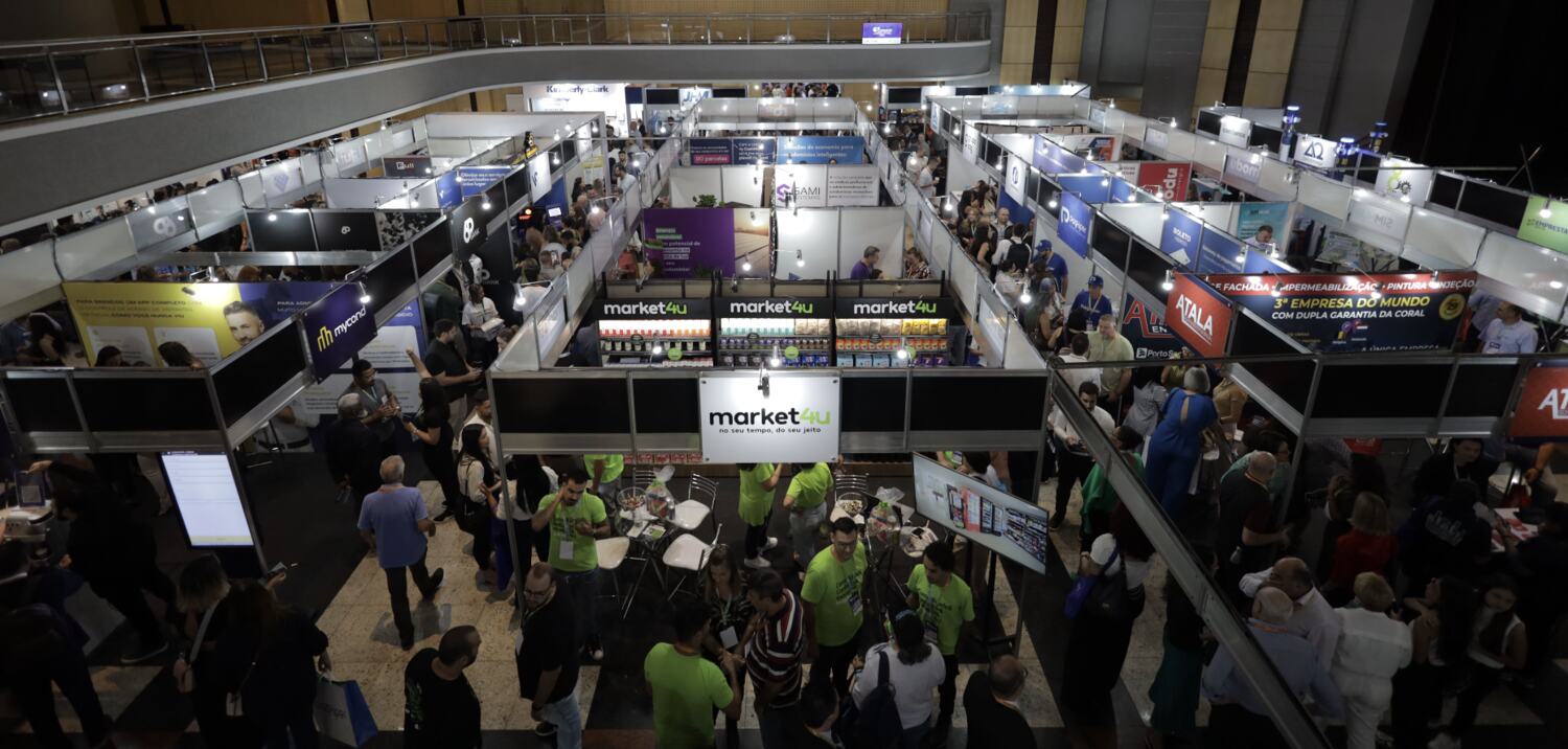 Feira e congresso da CONASI com estandes e público
